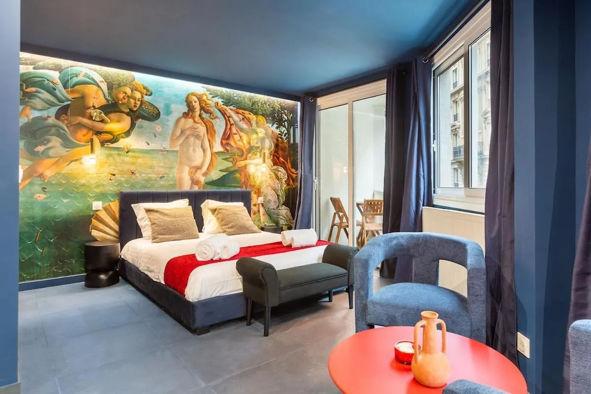 Arc De Triomphe Romantic Suite Jacuzzi Saphir location